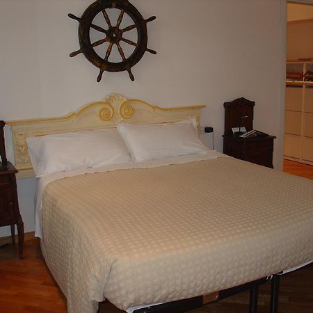 City'S House Guest House Бергамо Экстерьер фото