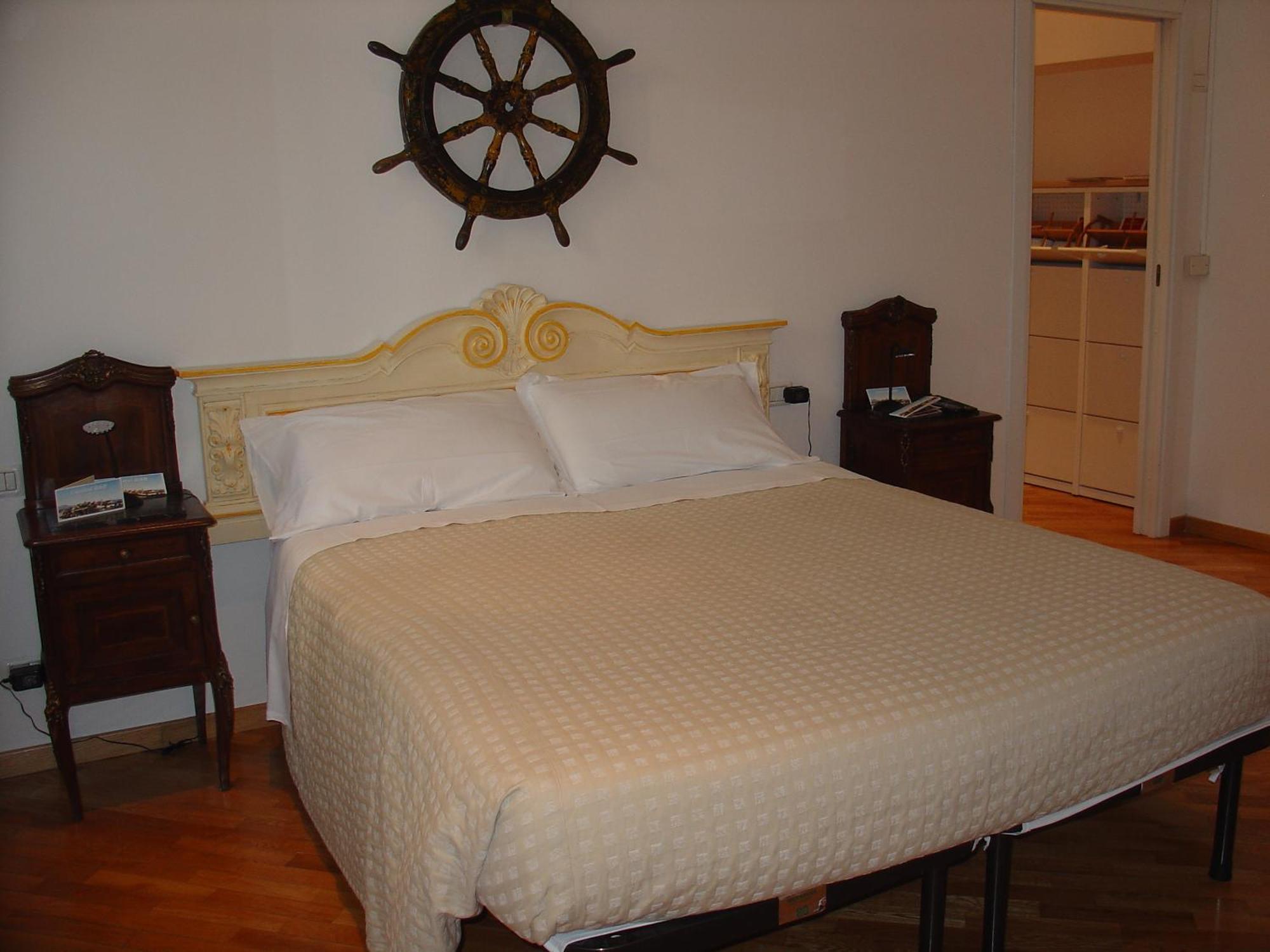 City'S House Guest House Бергамо Экстерьер фото